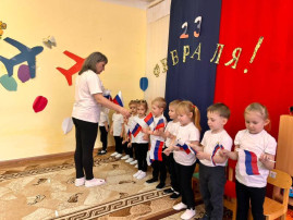 День 23 февраля в разновозрастной группе "Ягодки" День 23 февраля в разновозрастной группе "Ягодки".